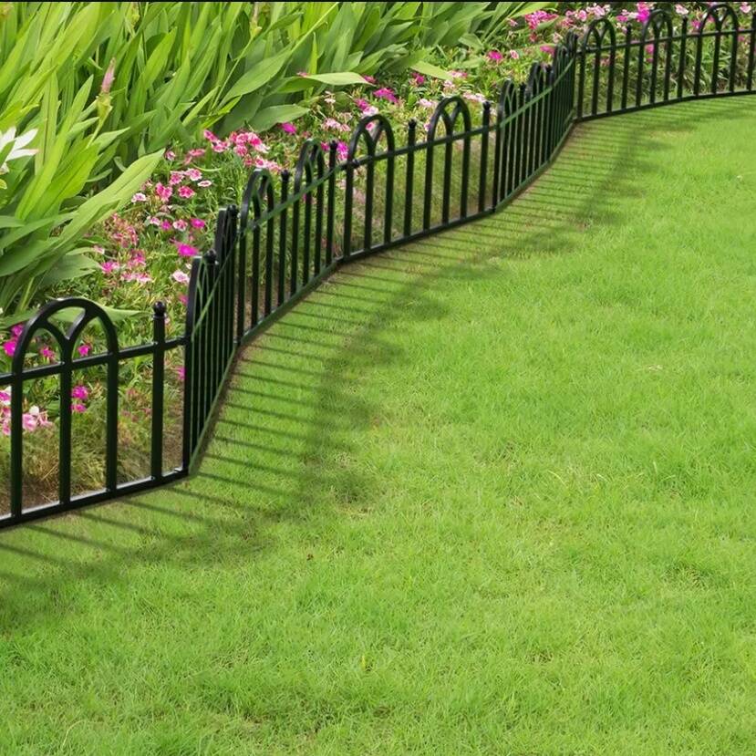 Plastic 8' Garden Fence