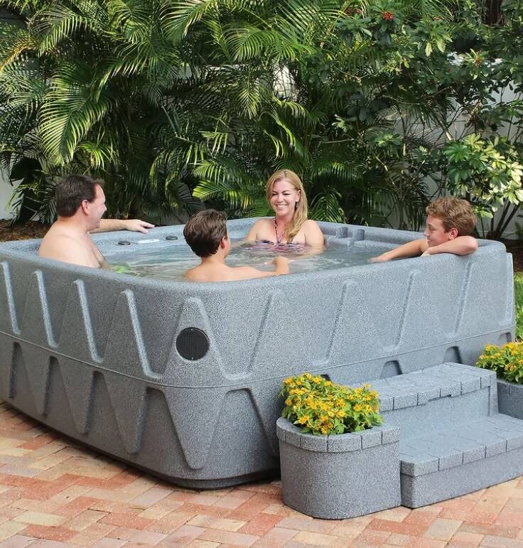 Outdoor Jet Jacuzzi Plug & Play Hot Tub