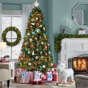 Pre-Lit 7.5' Artificial Pine Christmas Tree