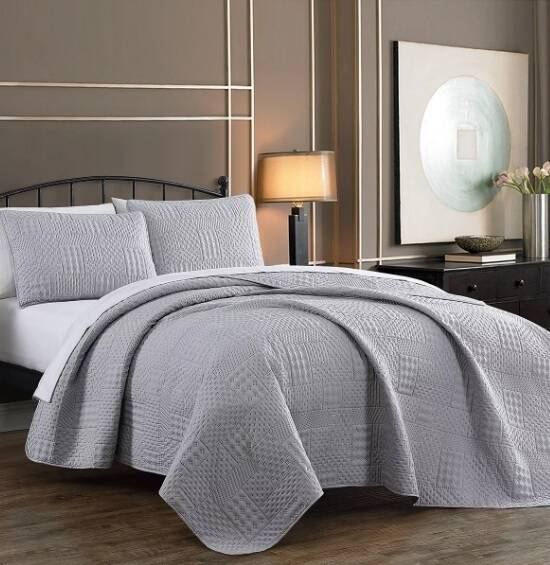 3-Piece Embossed Queen Quilt Set