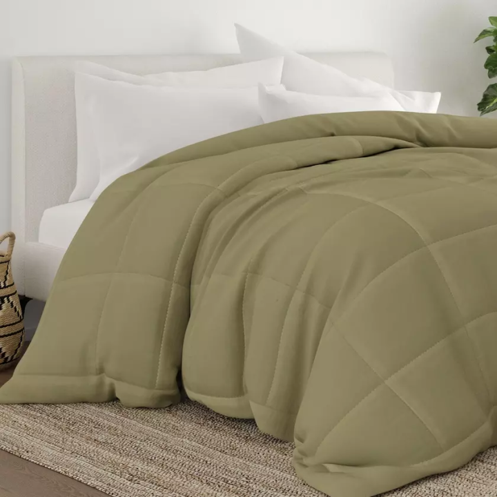 Breathable Twin Down-Alternative Comforter