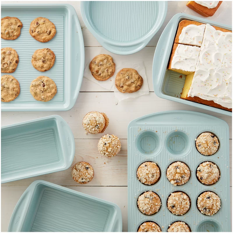 Non-Stick 7-Piece Textured Bakeware Set