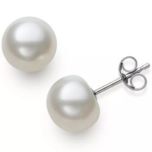 Cultured Freshwater Button Pearl Stud Earrings (8-9mm)