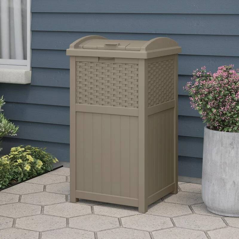 Suncast Wicker Hideaway 30-Gal Trash Can